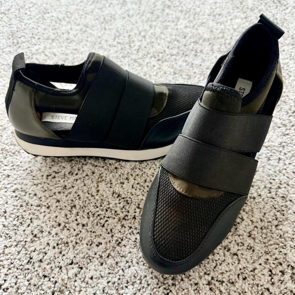 Steve Madden Women’s Tennis Shoe 7 Athletic Sneaker Sports (black w/ army green)